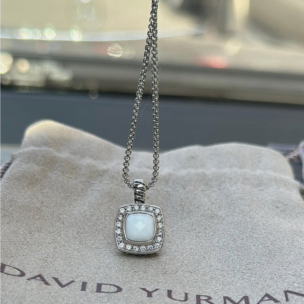 David Yurman White Agate pendant with chain